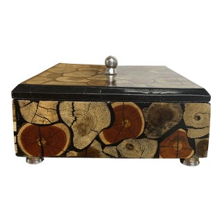 Late 20th Century Lacquered Wooden Lidded Box With Inlaid Exotic Tree Ring Veneer For Sale