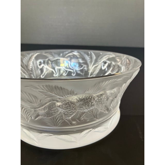 1990s Lalique Crystal Jungle Bowl, Model 1111500, Features a Detailed, Frosted Crystal Leopard Motif Surrounding the Exterior. For Sale - Image 9 of 12