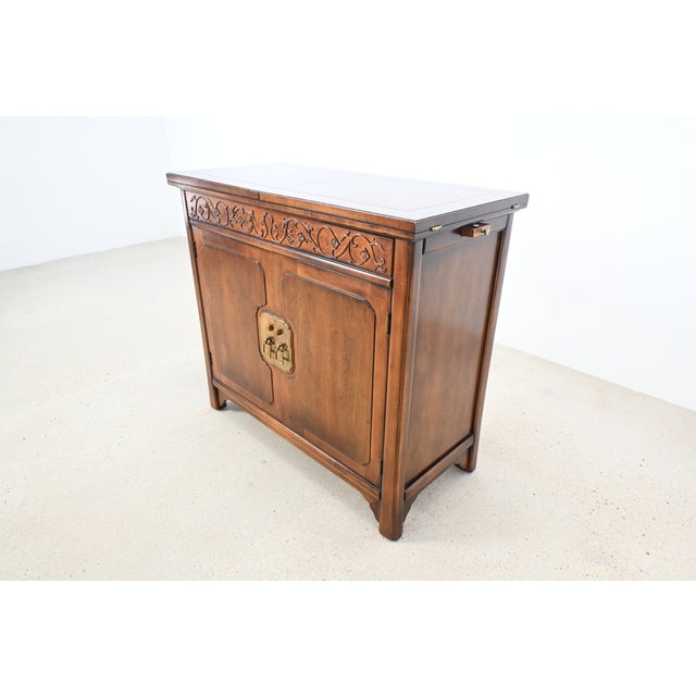 1980s Henredon Hollywood Regency Chinoiserie Walnut Drop-Leaf Bar Cabinet Server For Sale - Image 5 of 17
