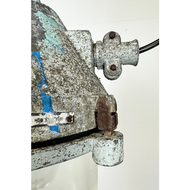 1970s Industrial Grey Cast Aluminium Explosion Proof Lamp from Elektrosvit, 1970s For Sale - Image 5 of 18