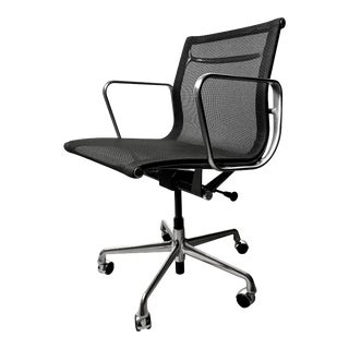 Modern Eames Aluminum Group Management Chair in Black Mesh by Herman Miller For Sale