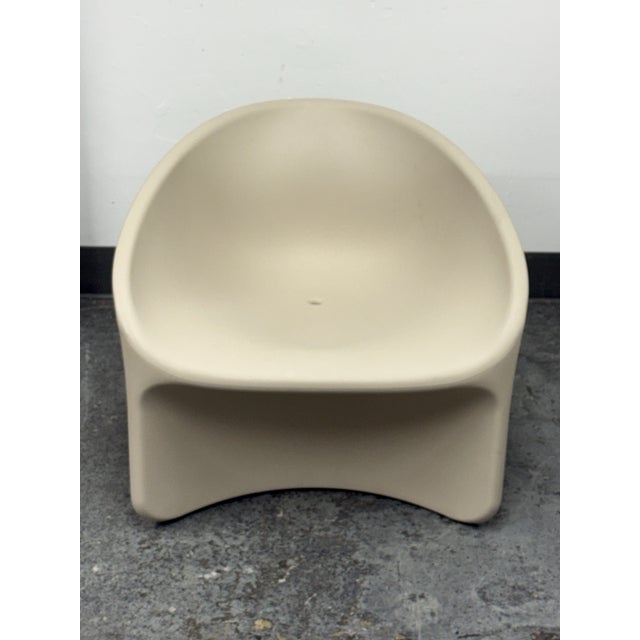 Design Plus Gallery presents the Bluff Lounge Chair by Hlynur Atlason from Heller. Introduced in 2022, this sculptural...