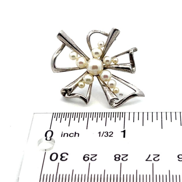 1990s Mikimoto Estate Akoya Pearl Brooch Pin Silver For Sale - Image 9 of 10