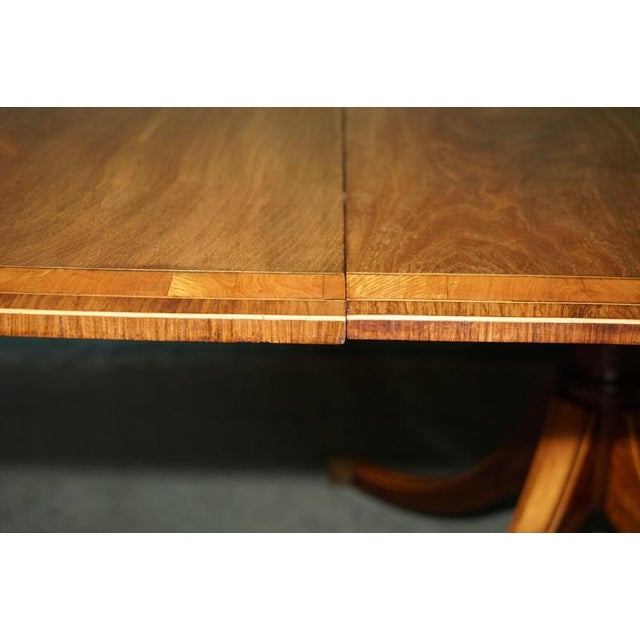 Regency Crossbanded Extendable Pedestal Dining Table in Satinwood, 1820s For Sale - Image 14 of 18