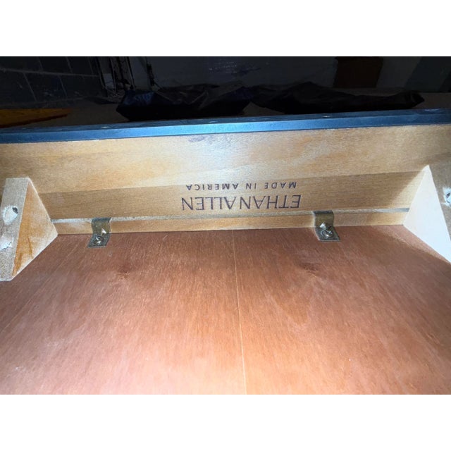 Ethan Allen Avenue Collection Cherry Dining Table (Transitional) For Sale - Image 10 of 12