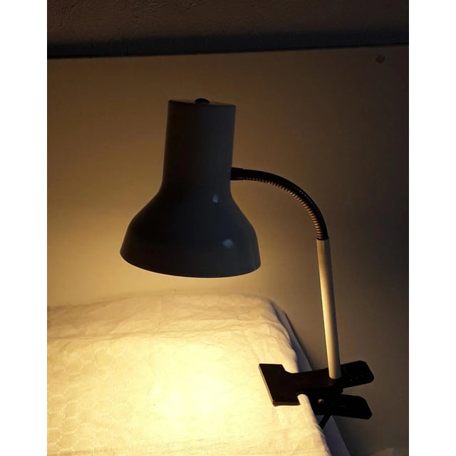 White Lacquered Metal, Chrome-Plated Spiral Arm & Black Plastic Clamp Adjustable Desk Lamp, 1970s For Sale - Image 4 of 5