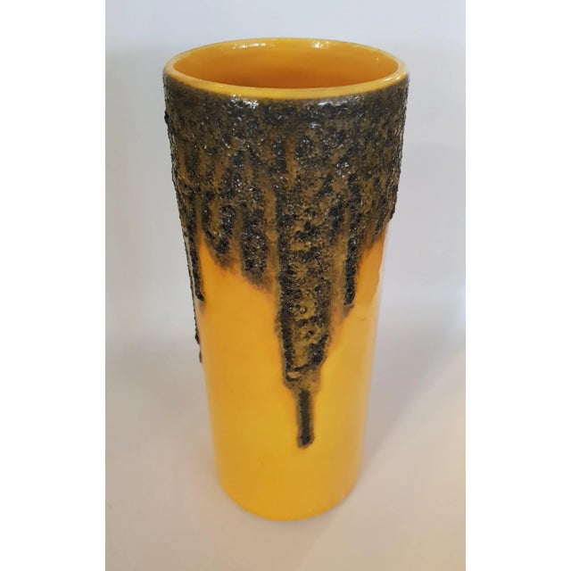 Yellow Ceramic Vase with Lava Glaze, in Very Good conditions. Designed 1960 to 1969