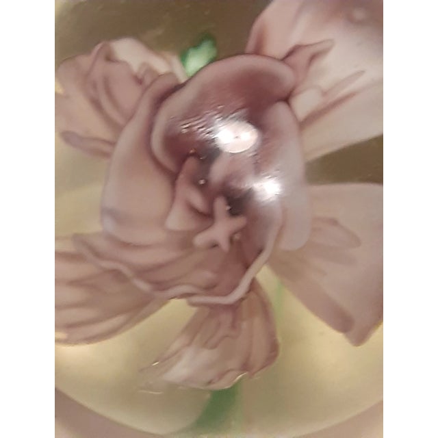 Hollywood Regency Mid 20th Century Hollywood Regency Murano Flower Infused Paper Weight For Sale - Image 3 of 9