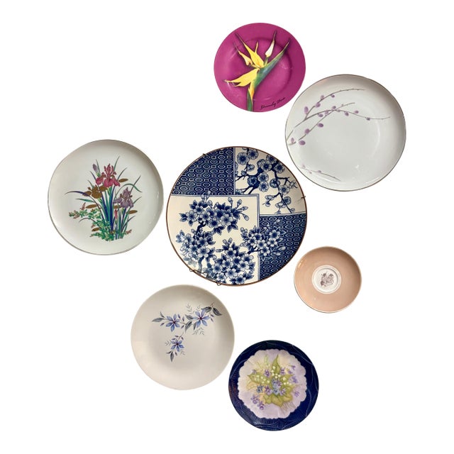 Mid 20th Century Purple and Blue Chinoiserie Blossom and Floral Wall Plate Curation, Set of 7 For Sale