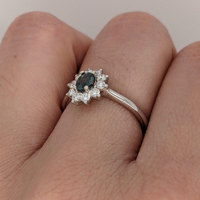 Natural Alexandrite Ring With Earth Mined Diamonds: Solid 14k Gold, Size 6.75 For Sale - Image 4 of 9