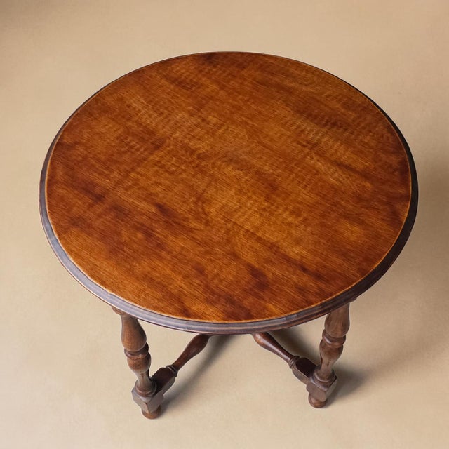 Early 20th Century Dutch Colonial Revival Oak Occasional Table For Sale In New York - Image 6 of 7
