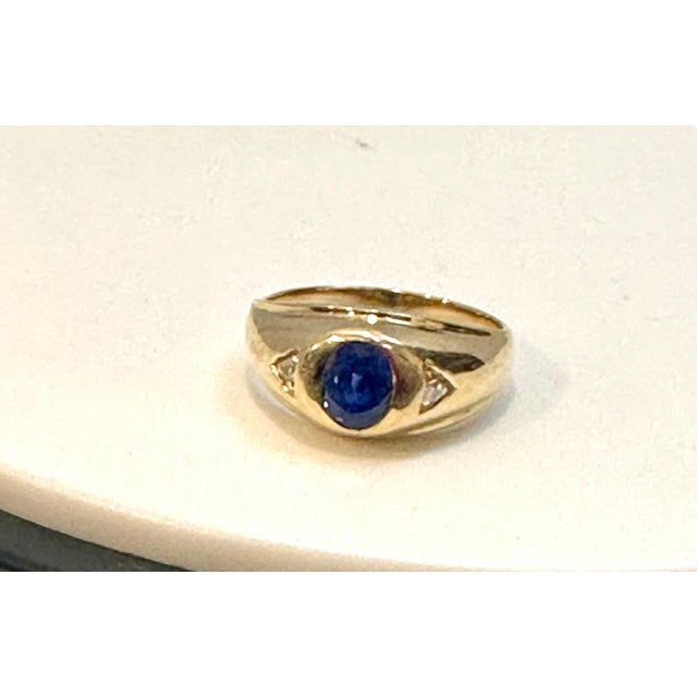 Arts & Crafts 1 1/4 Ct Oval Natural Ceylon Blue Sapphire Engagement Ring in 18 Karat Gold, MEN For Sale - Image 3 of 18