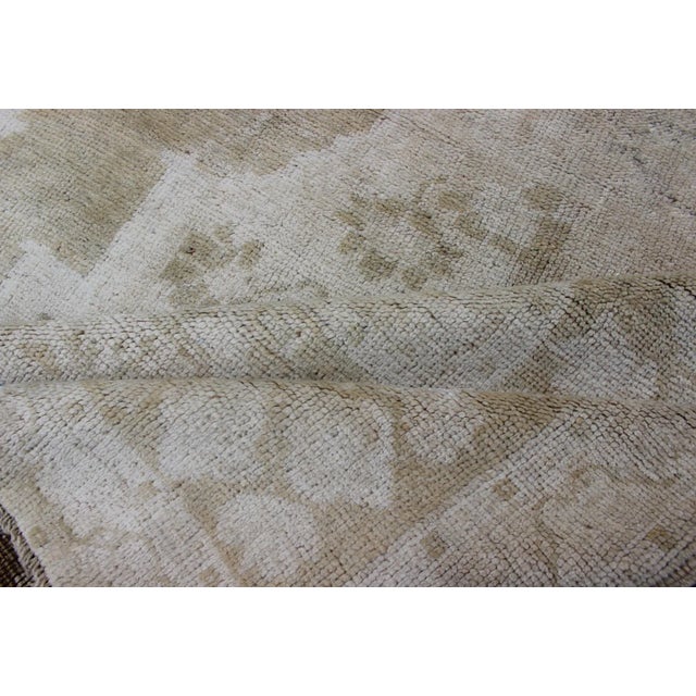 Medallion Design Vintage Oushak Rug in Muted Tones of Faded Yellow and Neutrals For Sale - Image 11 of 12