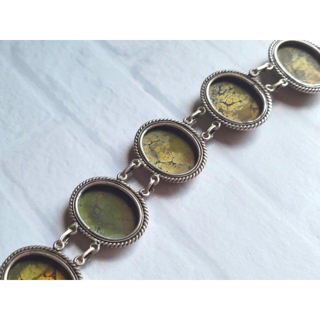 Late 20th Century Vintage Sterling Silver Bracelet Believed to Be Native American With Arizona Green Kingman Turquoise For Sale - Image 5 of 8