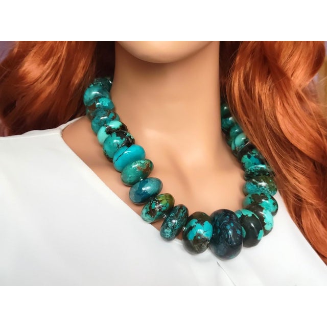 Contemporary Hubei Turquoise Beaded Necklace For Sale - Image 3 of 6