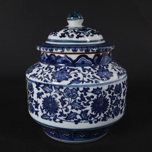Chinoiserie Blue and White Porcelain Lidded Jar, Interlocking Lotus Floral Pattern Storage Canister For Sale - Image 3 of 8