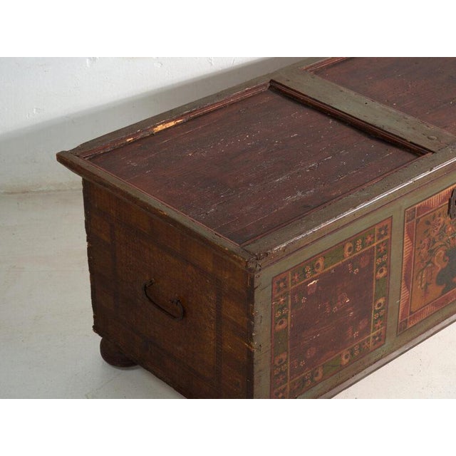 Antique Painted Dowry Chest in Pine, Central Europe, 1850 For Sale - Image 3 of 15