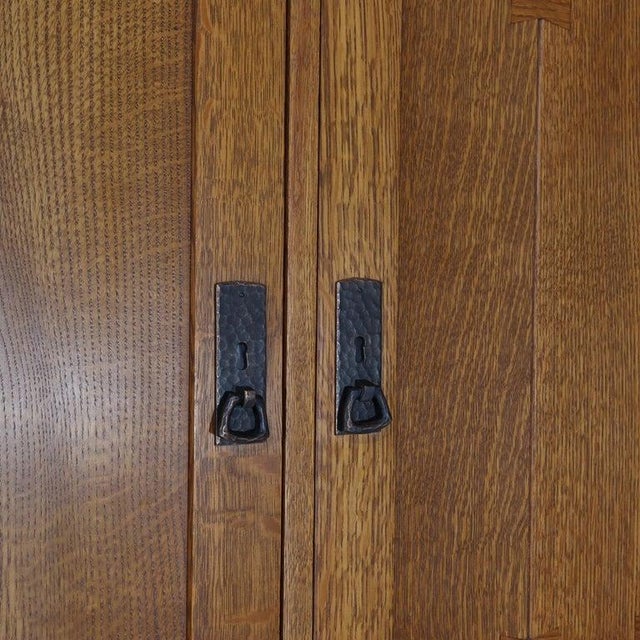 Vintage Stickley Arts & Crafts Oak & Hammered Copper Entertainment Cabinet For Sale - Image 13 of 15