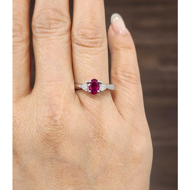 Modern 0.87 Ct Ruby & Diamond Ring Size 7 For Sale - Image 3 of 9