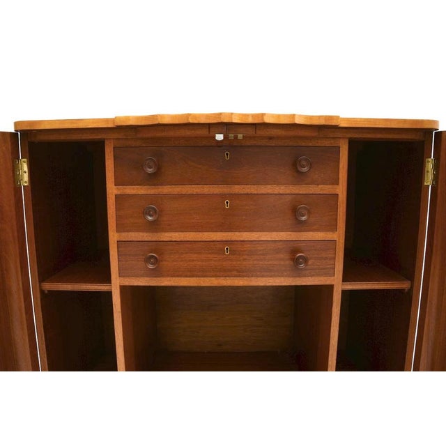 Art Deco Burr Walnut Cabinet from Harry and Lou Epstein, 1930s For Sale - Image 4 of 15