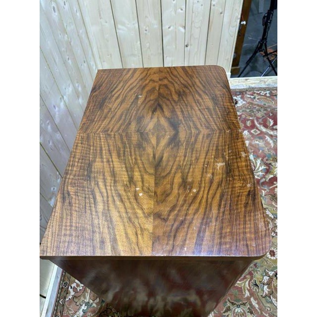Small Art Deco Display Cabinet in Walnut and Veneer For Sale - Image 4 of 10