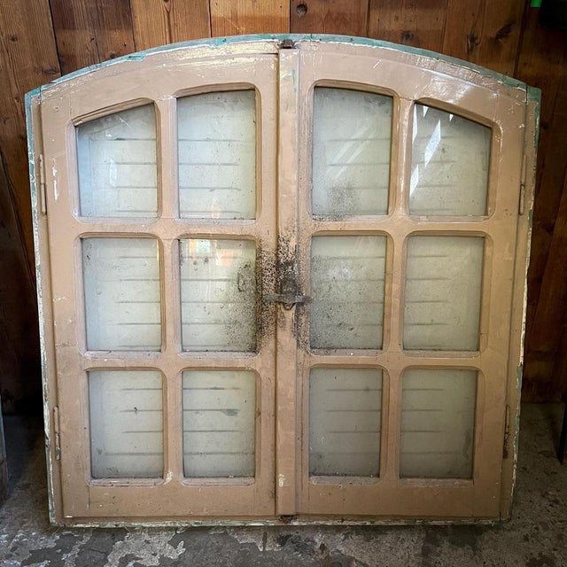 These brocante shutters are from around 1920. Over the years they have received a weathered patina, making them even more...