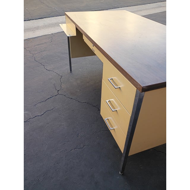 This McDowell and Craig Tanker Desk is the sought after yellow factory painted model , with 4 drawers ,it also has the 4...