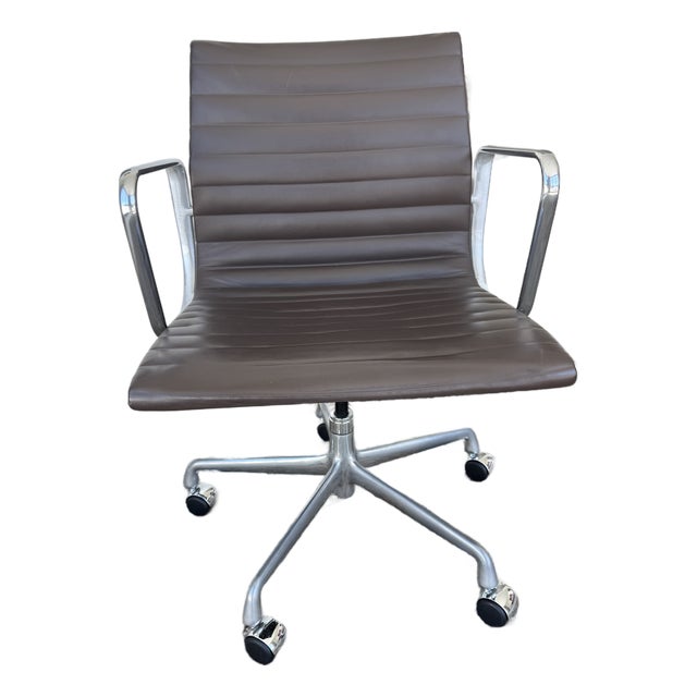 Herman Miller "Eames Management Desk Chair" - Leather Upholstered For Sale