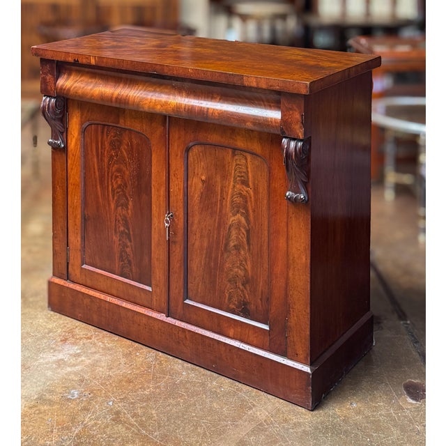 Early 19th Century William IV Sideboard or Chiffonier Server of Mahogany With Acanthus Leaf Accents For Sale - Image 5 of 16