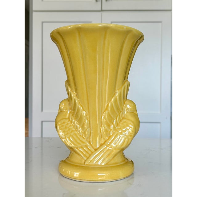 Mid-Century Modern Vintage 1940s Shawnee Usa Pottery Yellow Fluted Double Dove Vase For Sale - Image 3 of 8