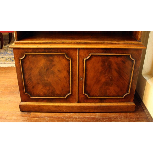 English Mid-20th Century Chippendale Style Bookcase Cabinet For Sale In Raleigh - Image 6 of 6