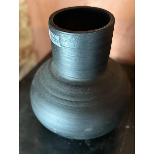 1990s African Kenyan Ceramic Vase – Medium Size Decorative Pot For Sale - Image 6 of 12