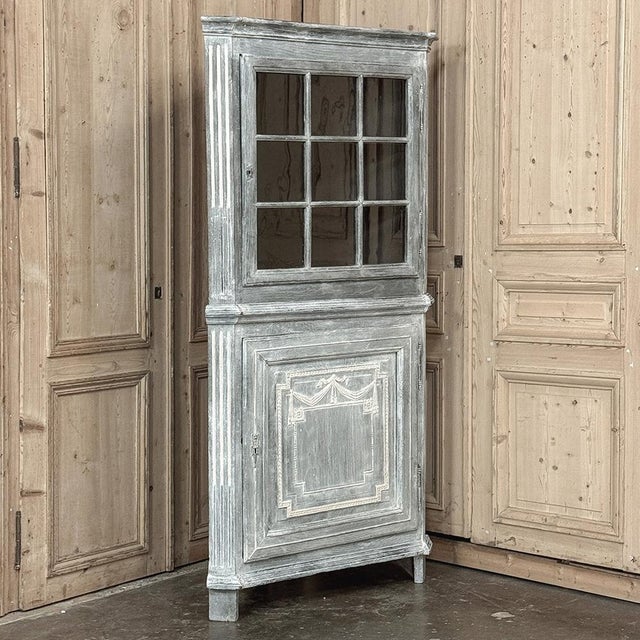 French 18th Century French Neoclassical Painted Corner Vitrine ~ Curio Cabinet For Sale - Image 3 of 17