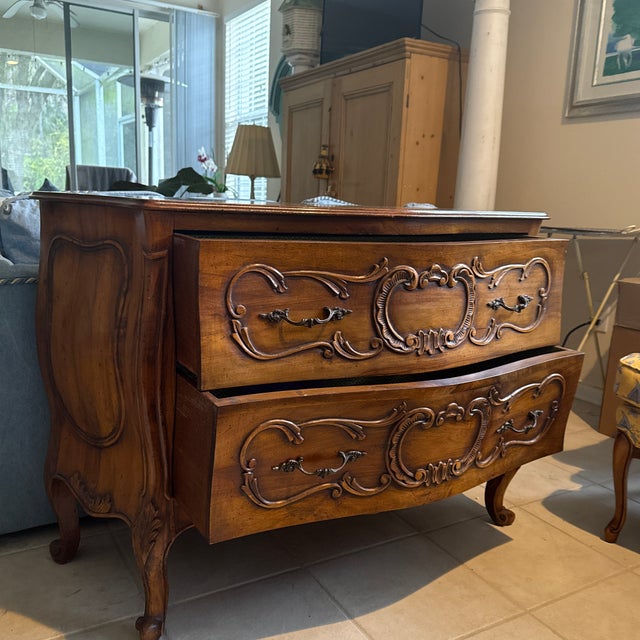 Walnut commode chest of drawers in Louis XV style
