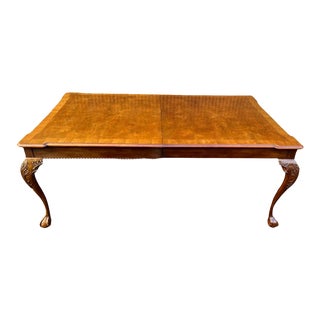 1980s Henredon Rittenhouse Chippendale Style Burlwood Dining Table With 2 Leaves. For Sale