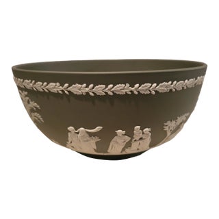 Vintage Mid-Century Modern Wedgwood Jasperware 8” Celadon Green Sacrifice Serving Fruit Bowl For Sale