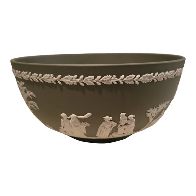 Vintage Mid-Century Modern Wedgwood Jasperware 8” Celadon Green Sacrifice Serving Fruit Bowl For Sale