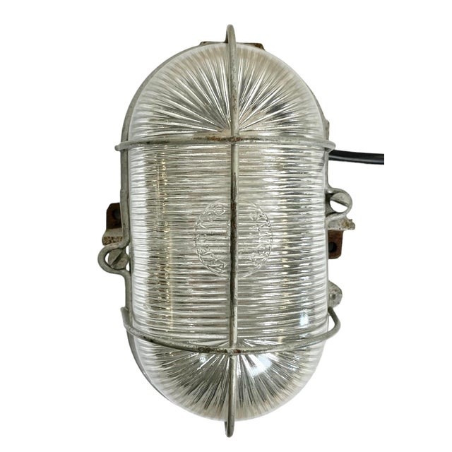 Industrial wall light made by Elecktro Fonte Paris in France during the 1960s. It features a cast iron body, a stripped...