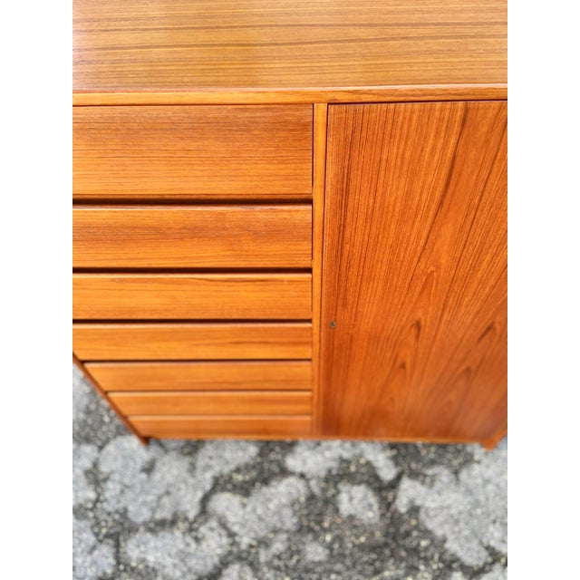 Brown Danish Mid Century Modern Gentlemen's Chest | Lock + Key by Arne Wahl Iversen For Sale - Image 8 of 9