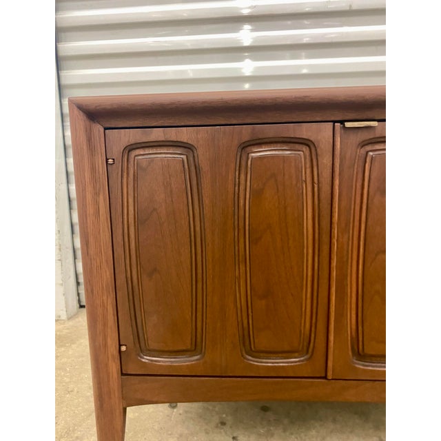 1960s Broyhill Emphasis Style Mid Century 2-Door Nightstands, A Pair For Sale In Miami - Image 6 of 12