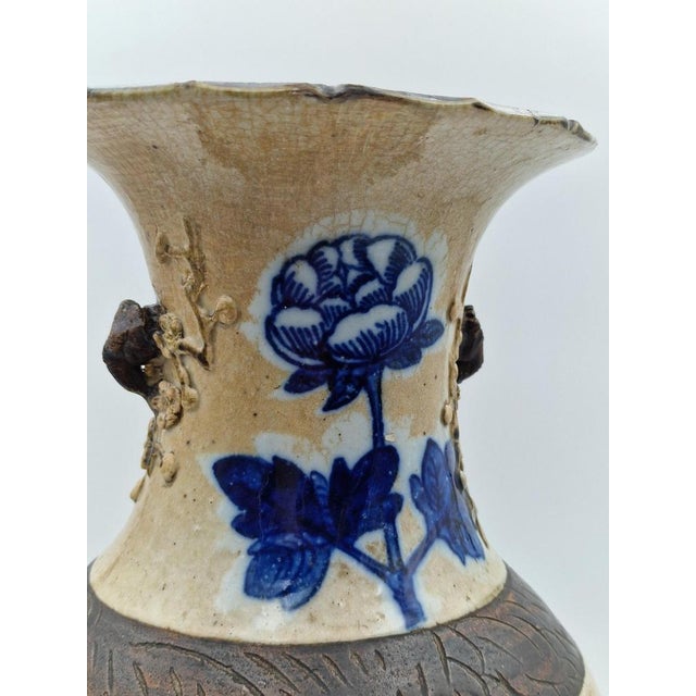 Blue Antique Chinese Nanjing White and Blue Crackleware Vase, Late 19th Century For Sale - Image 8 of 18