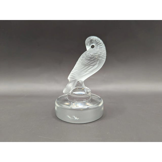 This stunning Lalique France crystal figurine features a beautifully sculpted pair of turtledoves captured in graceful...