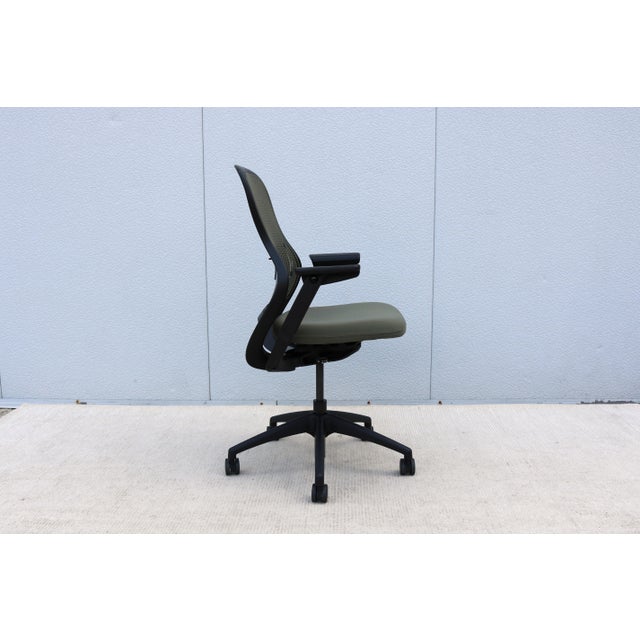 Knoll ReGeneration Ergonomic Office Desk Chair Fully Adjustable in Green Fabric For Sale - Image 12 of 18
