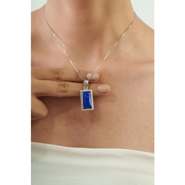 Artisan 13.98 Ct Lapis Lazuli Cabochon Pendant With Braided Border in 925 Sterling Silver For Sale - Image 6 of 12