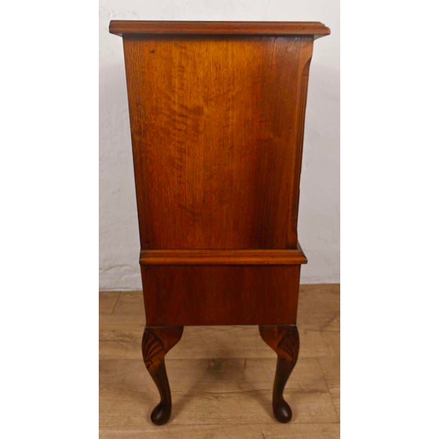 Walnut Chest of Drawers Cabriole Legs Shell Serpentine 1930s Postage Available For Sale - Image 16 of 18