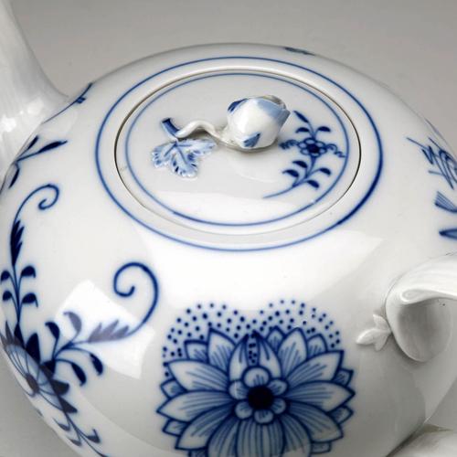 Porcelain Teapot from Meissen For Sale - Image 6 of 10