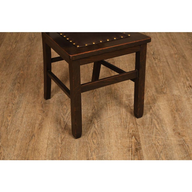 Early 20th Century Mission Style Antique Oak Rabbit Ear Side Chair With Leather Seat For Sale - Image 5 of 18