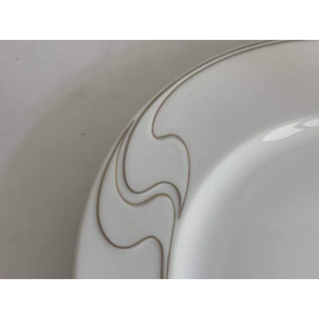 Ceramic White and Gilt Asimmetria Salad Plates by Björn Wiinblad for Rosenthal Studio Linie, 1992, Set of 6 For Sale - Image 7 of 8