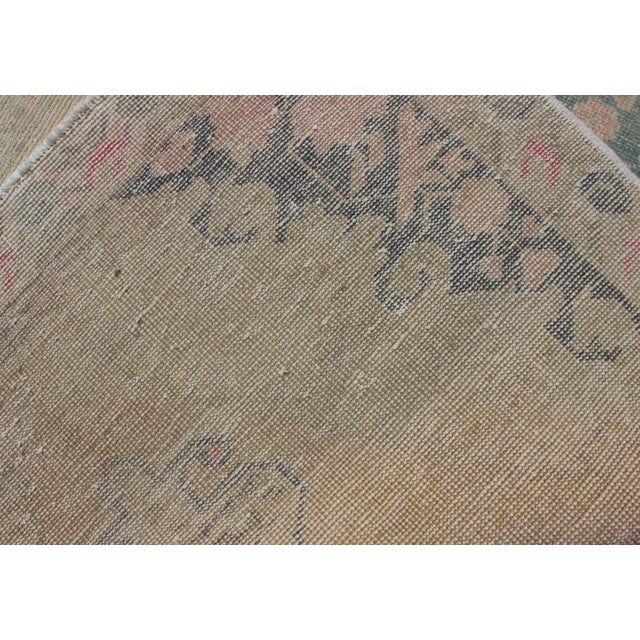 Mid 20th Century Faded Turkish Oushak Rug From Turkey With Blossom Medallion For Sale - Image 5 of 11