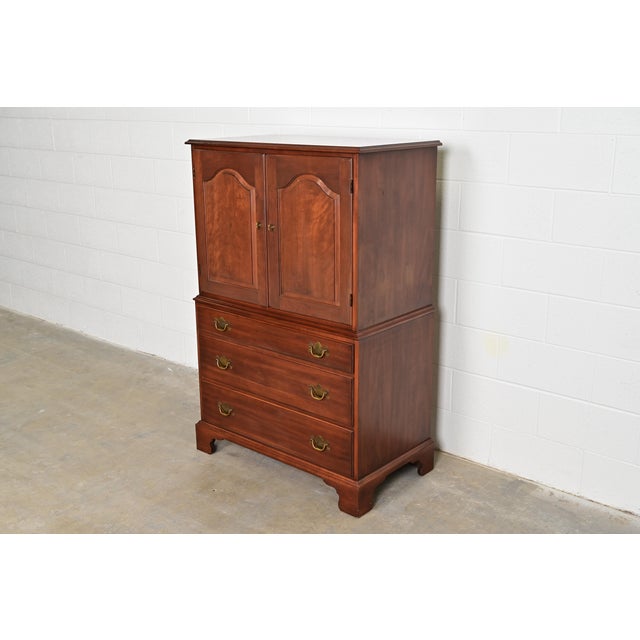English Henkel Harris Georgian Solid Cherry Wood Gentleman's Chest, 1970s For Sale - Image 3 of 13